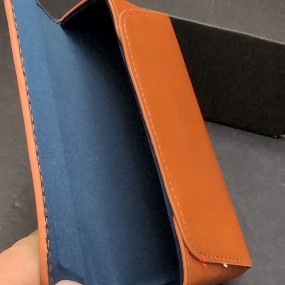 Fossil Brown Leather Magnetic Fold Over Eyeglasses Case. - Picture 7 of 8